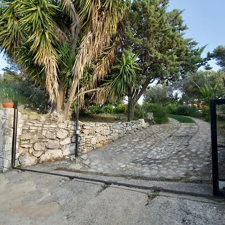 Rustic Retreat Ferienhaus Tílisos