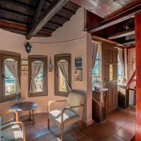 Rustic Retreat Ferienhaus