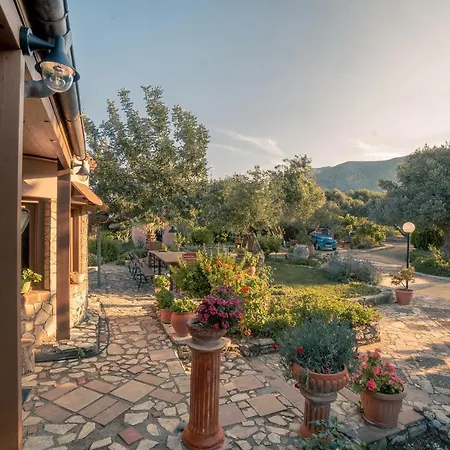 Rustic Retreat * Tílisos